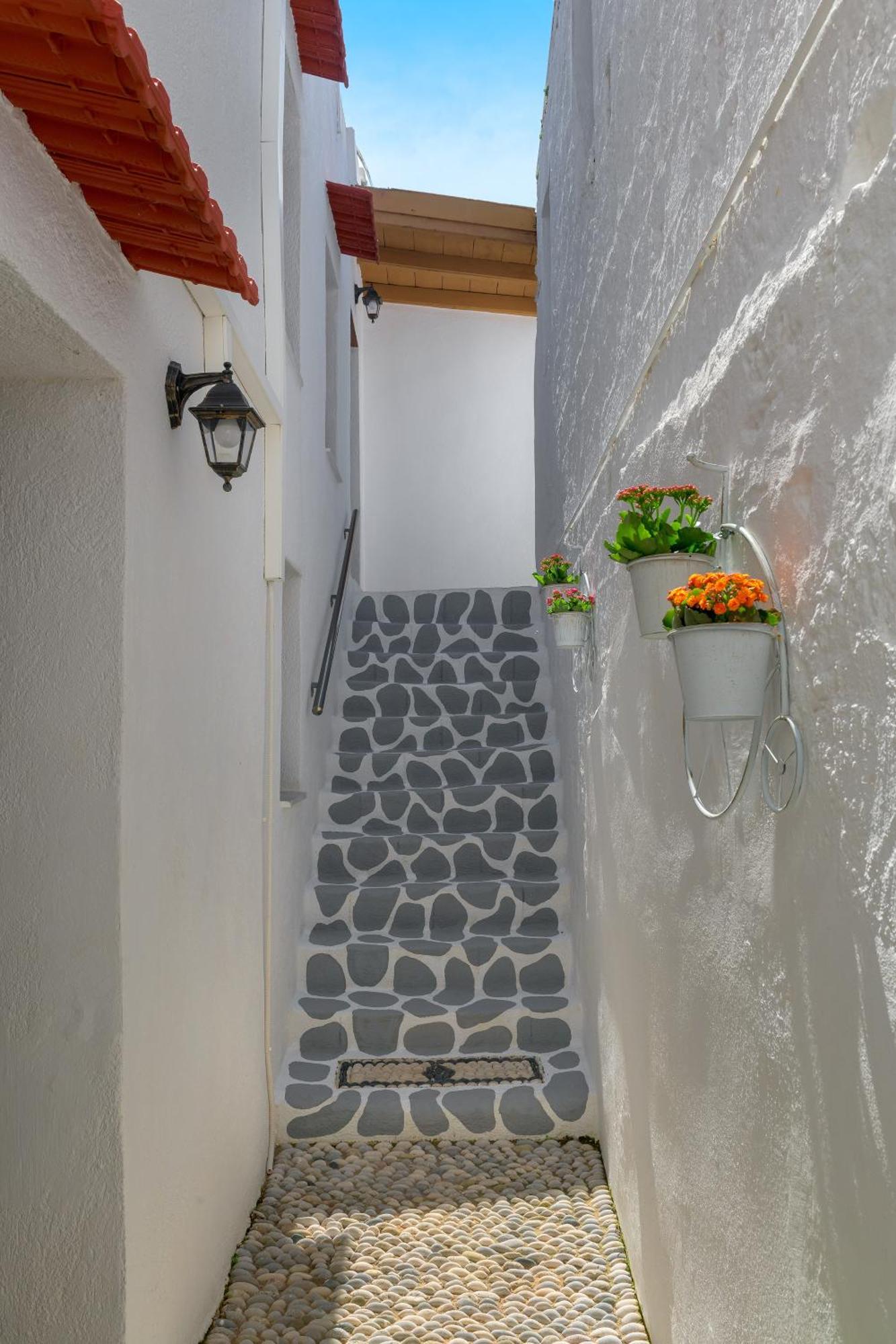 Rustic Self-Inn Rhodes City Екстериор снимка